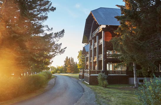 Glacier Park Lodge