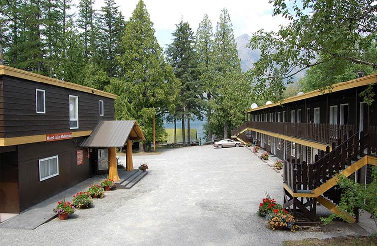 Hotels Close To Glacier Park International Airport www.glacierparkcollection.com