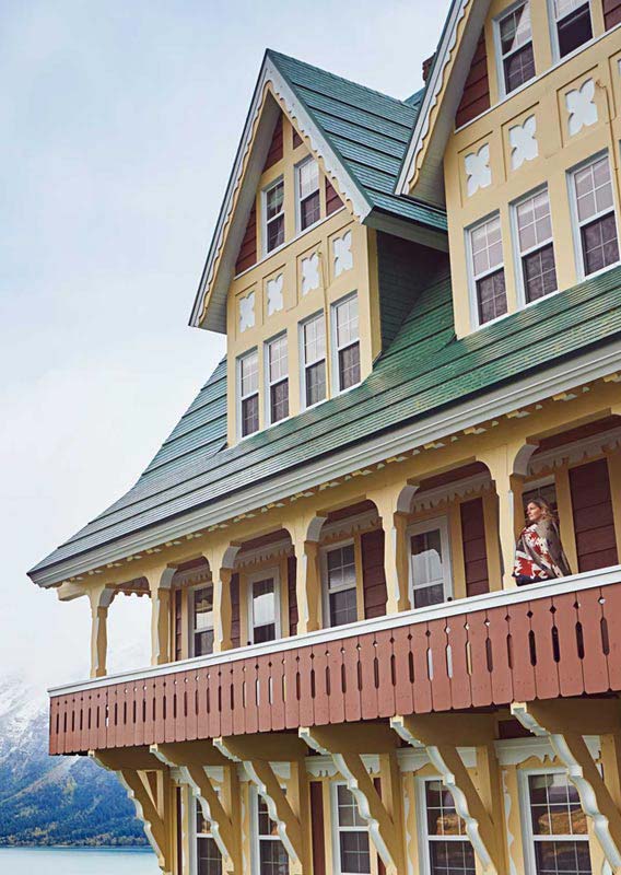 Women on the Balcony at the Prince of Wales Hotel 