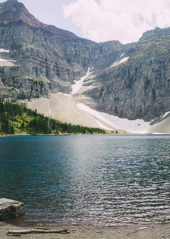 A blue lake surrounded by high mountain cliffs